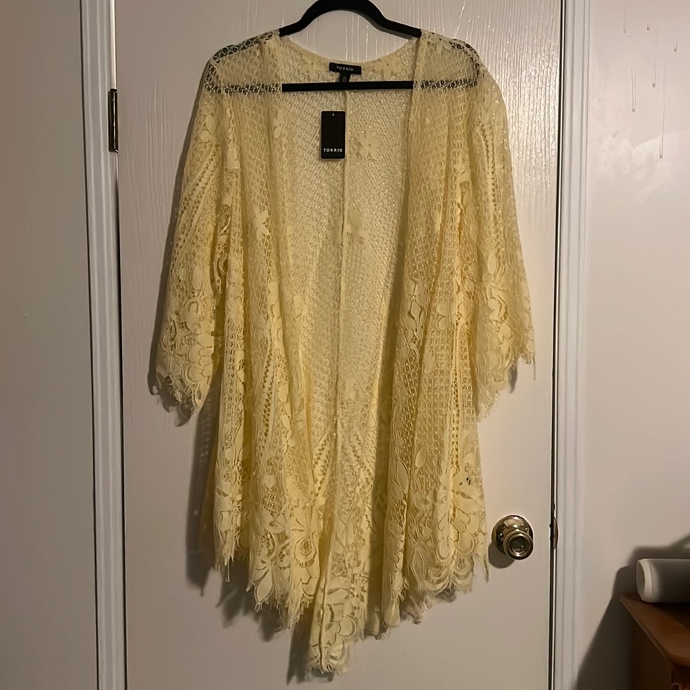 Yellow lace Kimono ✨TORRID✨ New with tags